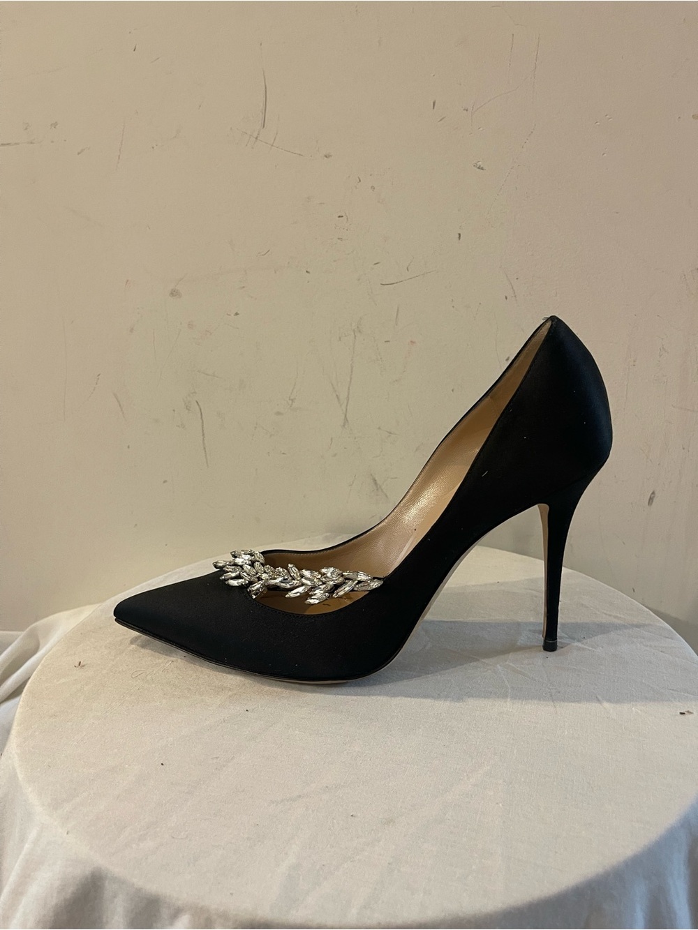 Manolo Blahnik Elegant Crystal-Embellished Women's Pointed-Toe Pump